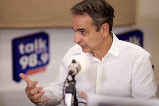 Ο Κυρ. Μητσοτάκης χτες στο στούντιο του Talk Radio 98,9